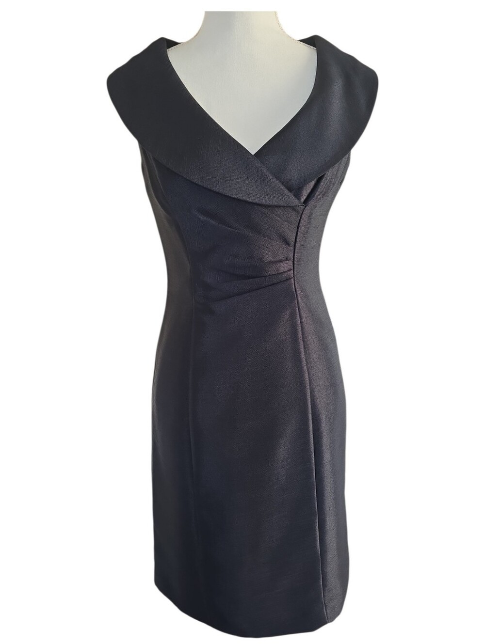 Tahari Portrait Collar Sheath Dress Size 2 Black Sleeveless Ruched